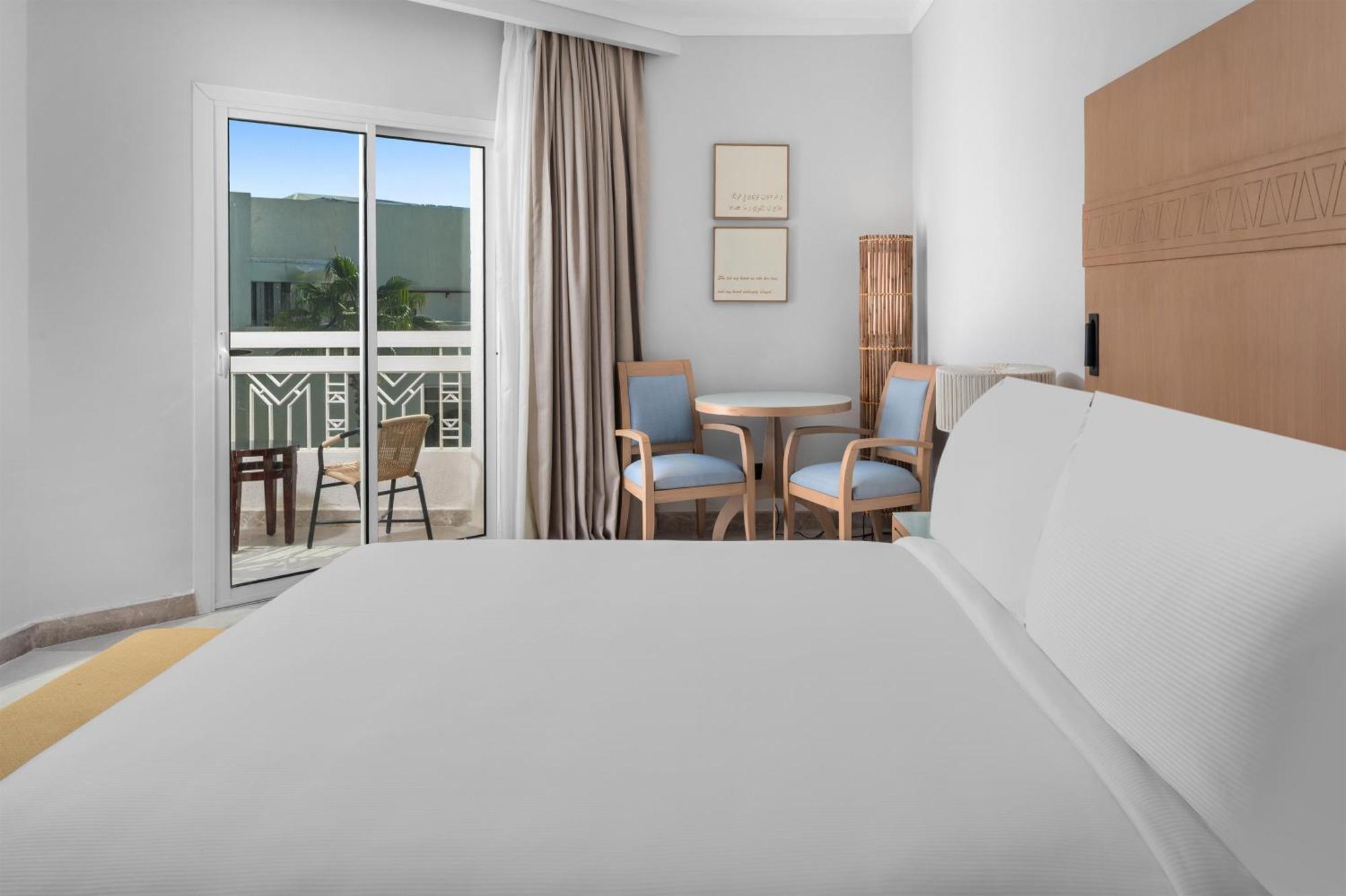 Premium Beachside King Room Pool View